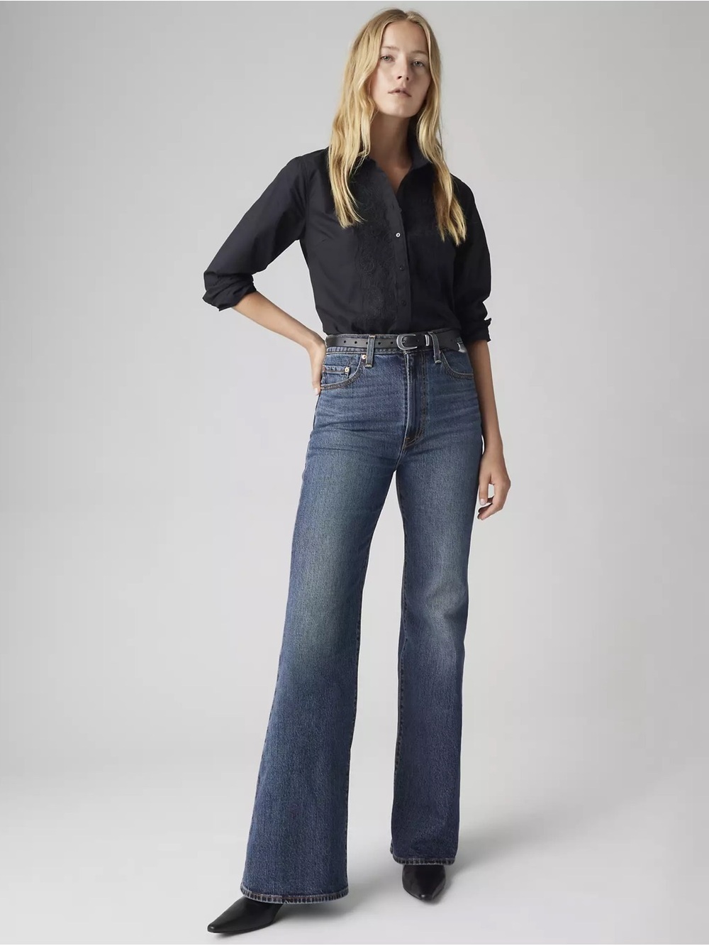 Levi’s Mid-Rise Flare Jeans in Blue
